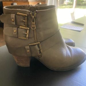 Gray heel boot